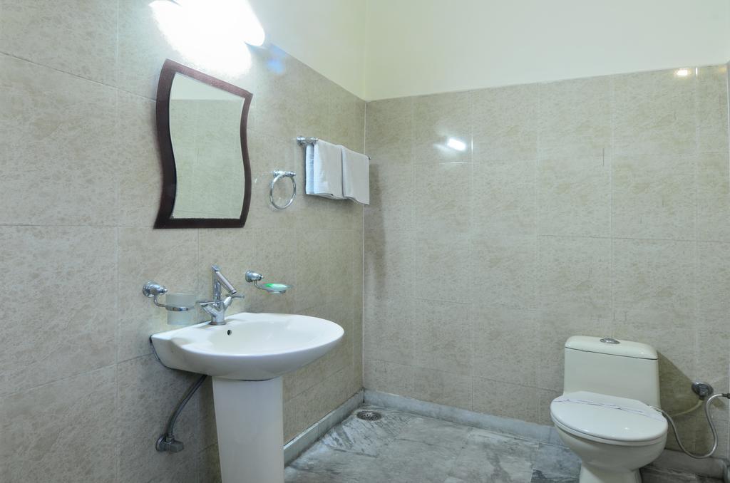 Hotel Roopa International Αμριτσάρ Εξωτερικό φωτογραφία