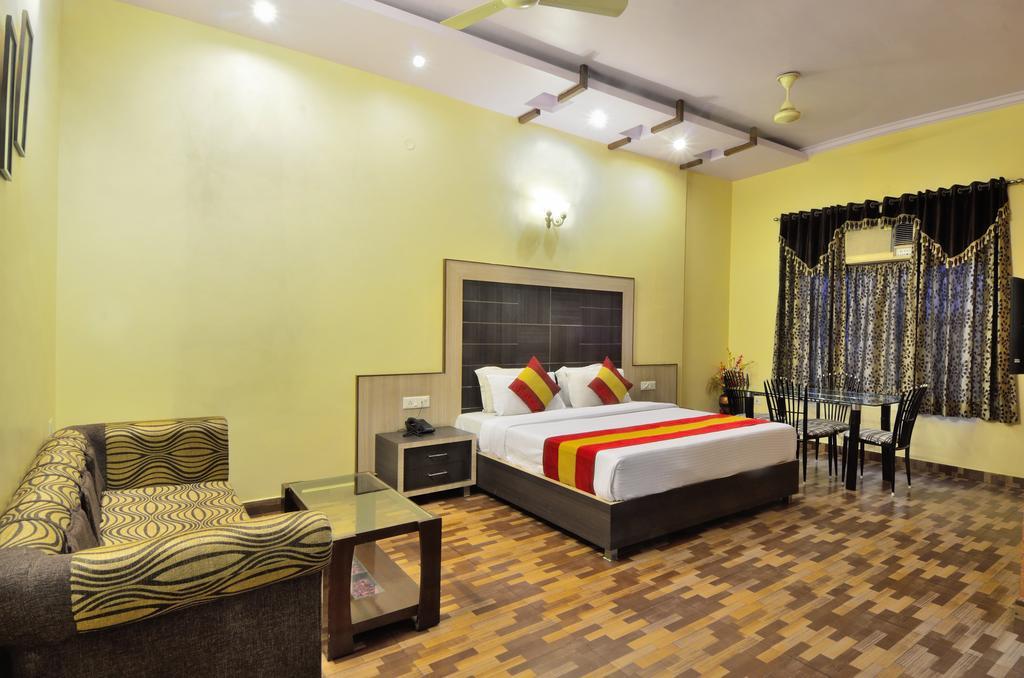 Hotel Roopa International Αμριτσάρ Εξωτερικό φωτογραφία