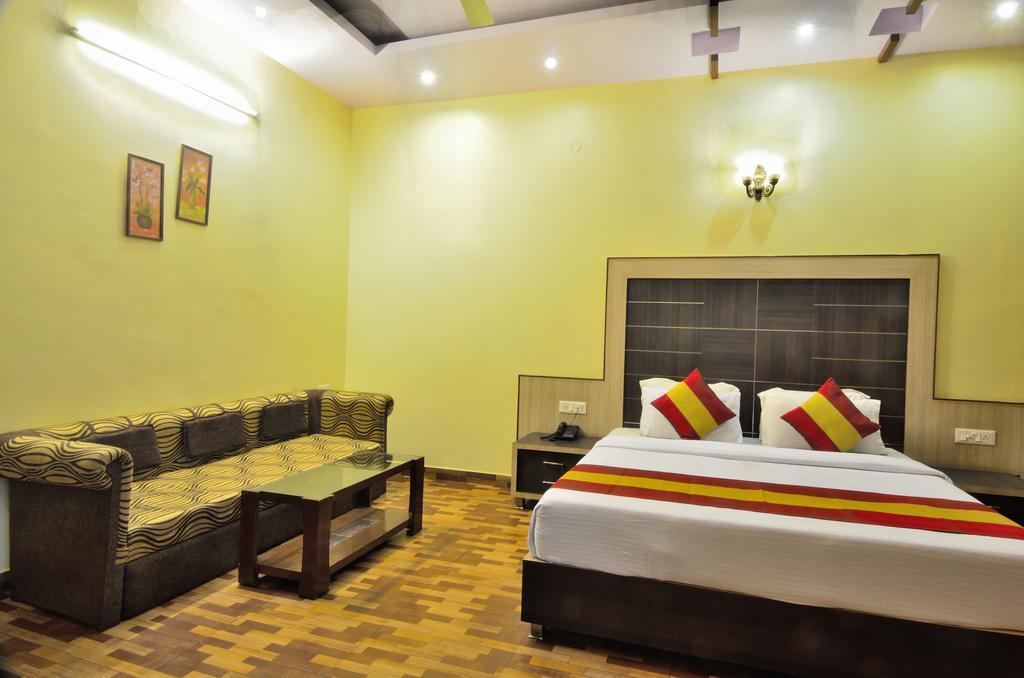Hotel Roopa International Αμριτσάρ Εξωτερικό φωτογραφία