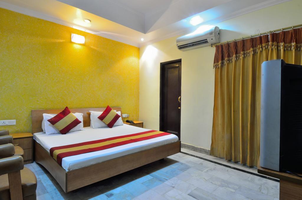 Hotel Roopa International Αμριτσάρ Εξωτερικό φωτογραφία