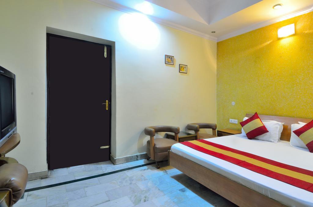 Hotel Roopa International Αμριτσάρ Εξωτερικό φωτογραφία
